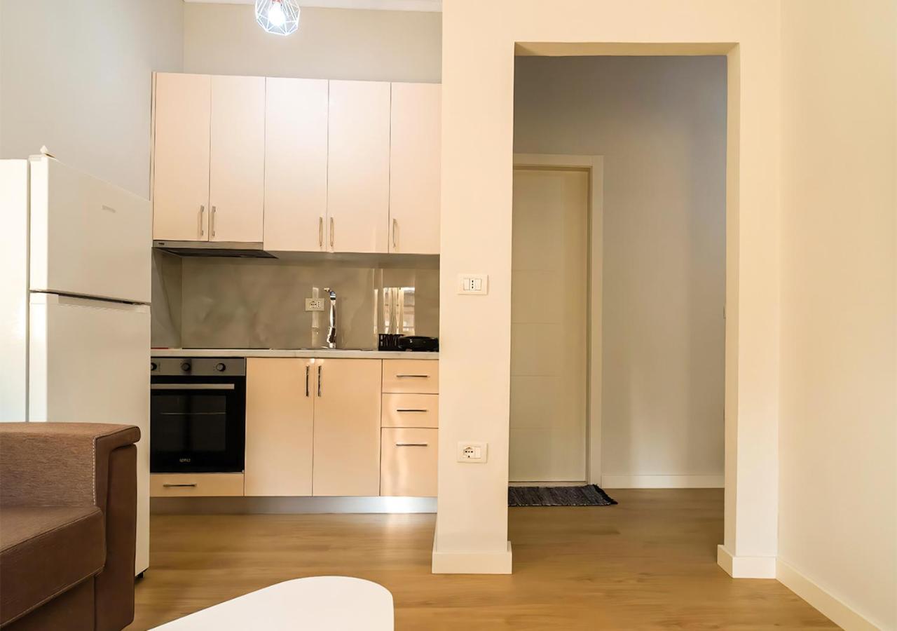 Home Inn Apartment 2 Near City Center Tirana Kültér fotó