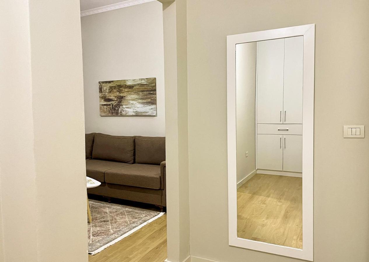 Home Inn Apartment 2 Near City Center Tirana Kültér fotó