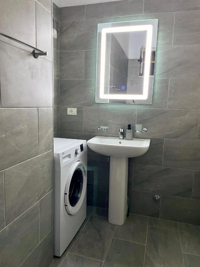 Home Inn Apartment 2 Near City Center Tirana Kültér fotó